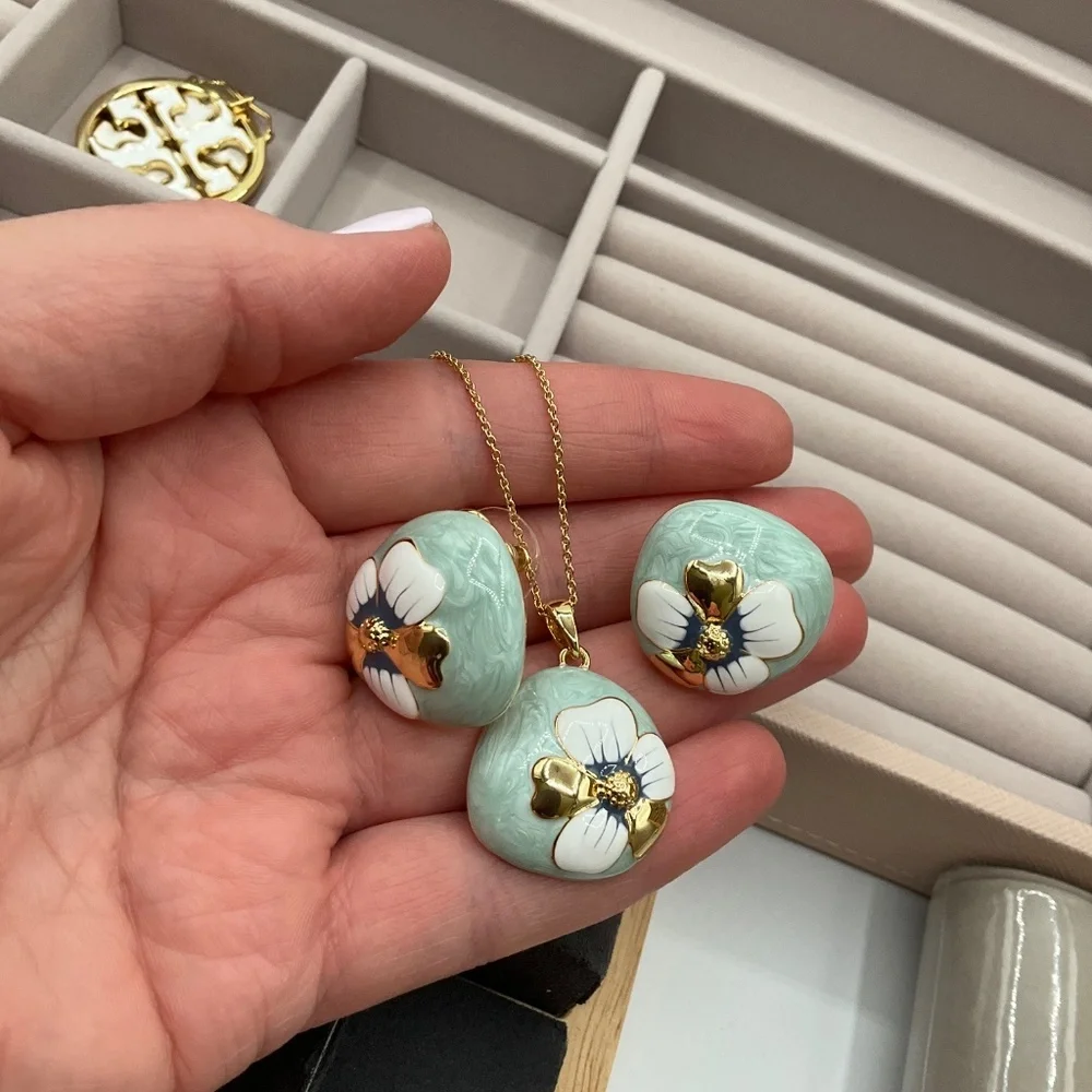 Jewelry set made of high-quality medical steel coated with enamel